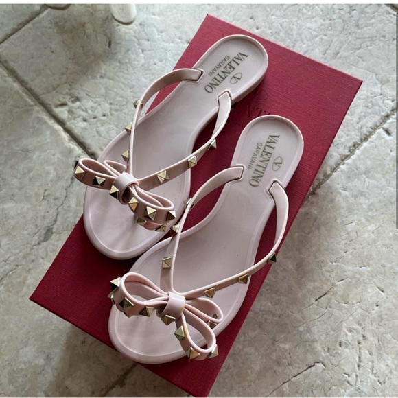 light pink valentino rock stud flip flops - Picture 1 of 3